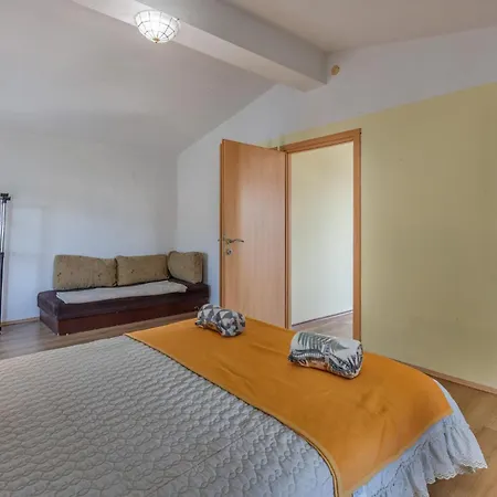 Awesome In With Wifi Apartman Klenovica
