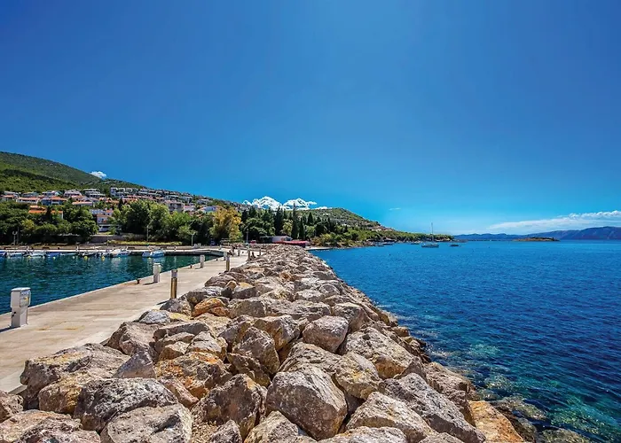 Apartment In With House Sea View *