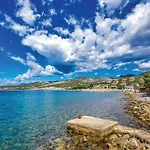 Apartament Awesome In With Wifi Klenovica