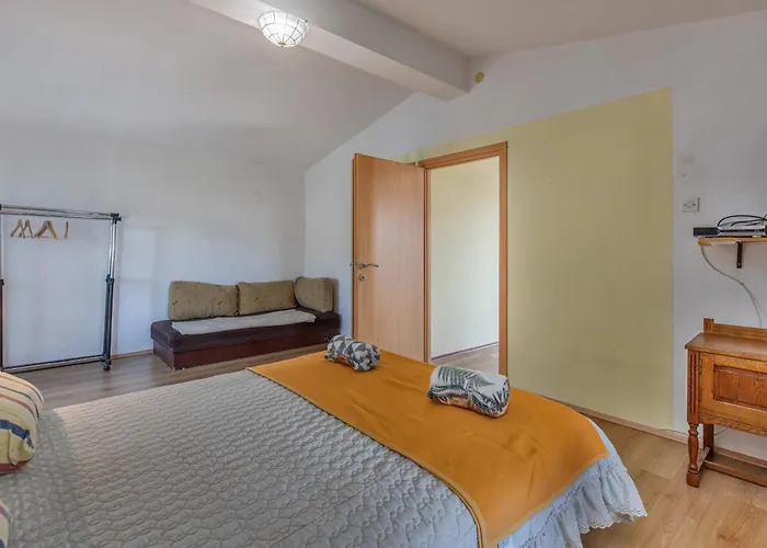 In With House Sea View Appartamento Klenovica
